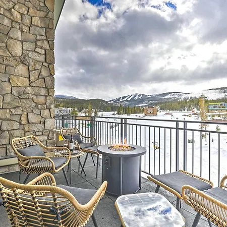 Condo With Mountain Views In Heart Of Downtown!